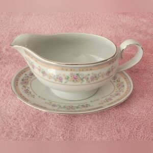 Kentfield & Sawyer Gravy Boat With Plate